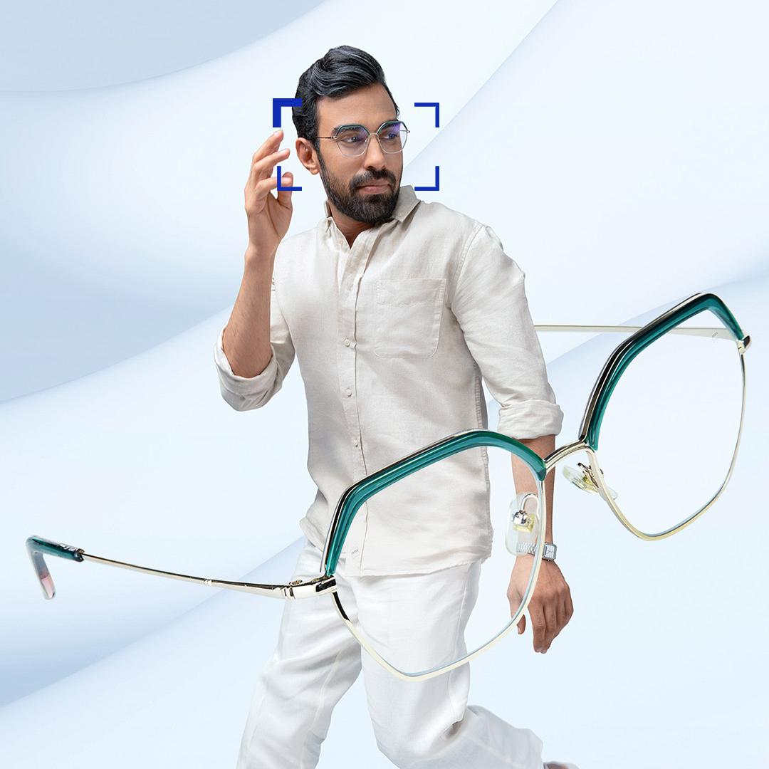 Un hombre y una mujer de mediana edad con lentes progresivas ZEISS Light 2.