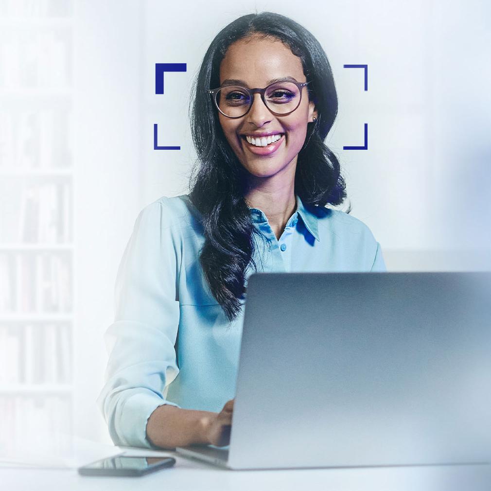 mujeres con lentes ocupacionales de ZEISS