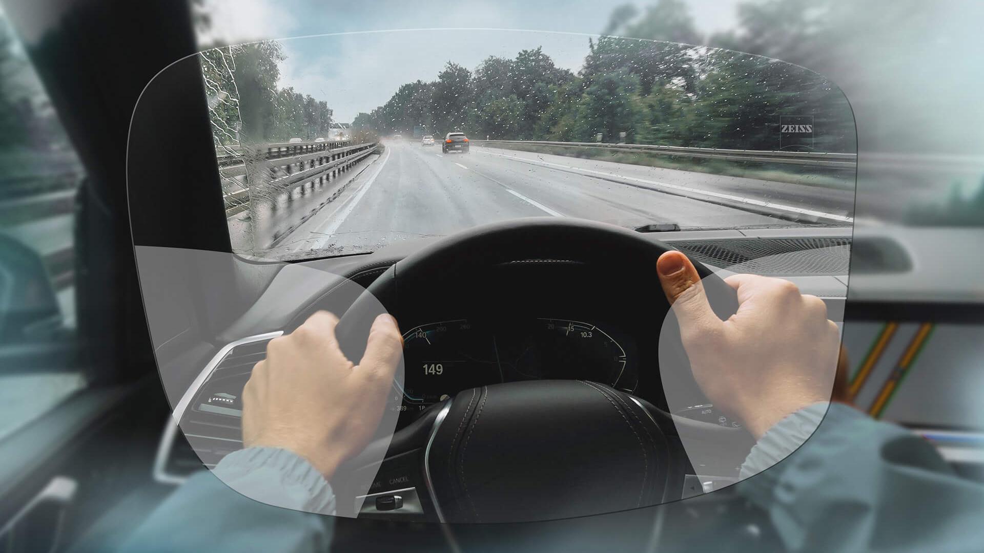 Visión con las lentes progresivas ZEISS DriveSafe. La imagen muestra cómo se ve a través de las lentes. 