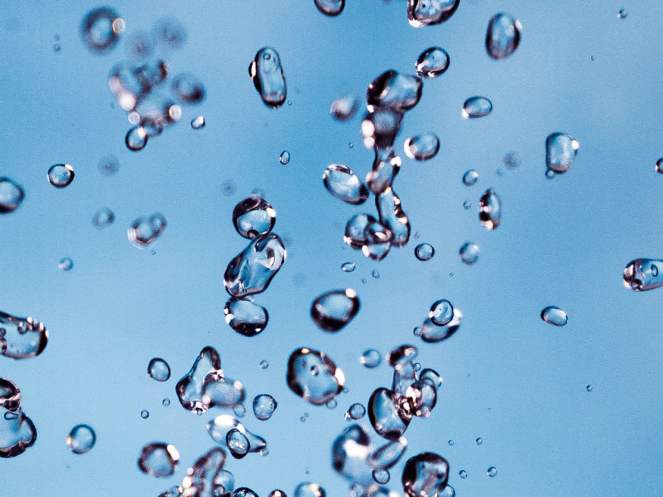 Una imagen de burbujas de aire en el agua. 