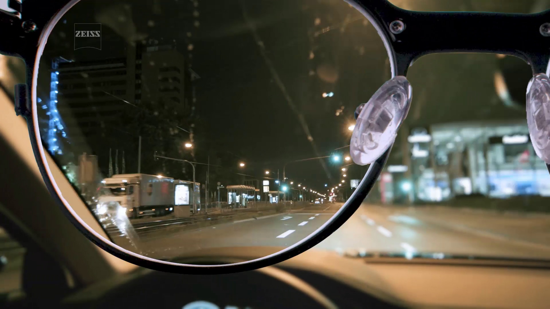 El desarrollo de cristales de gafas especiales para conducir