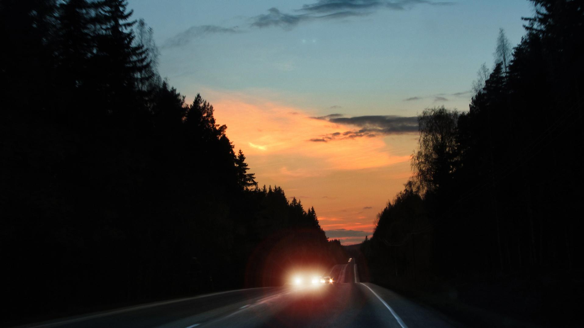 Las gafas personalizadas para conducir de noche pueden reducir los deslumbramientos producidos por distintas fuentes de luz.