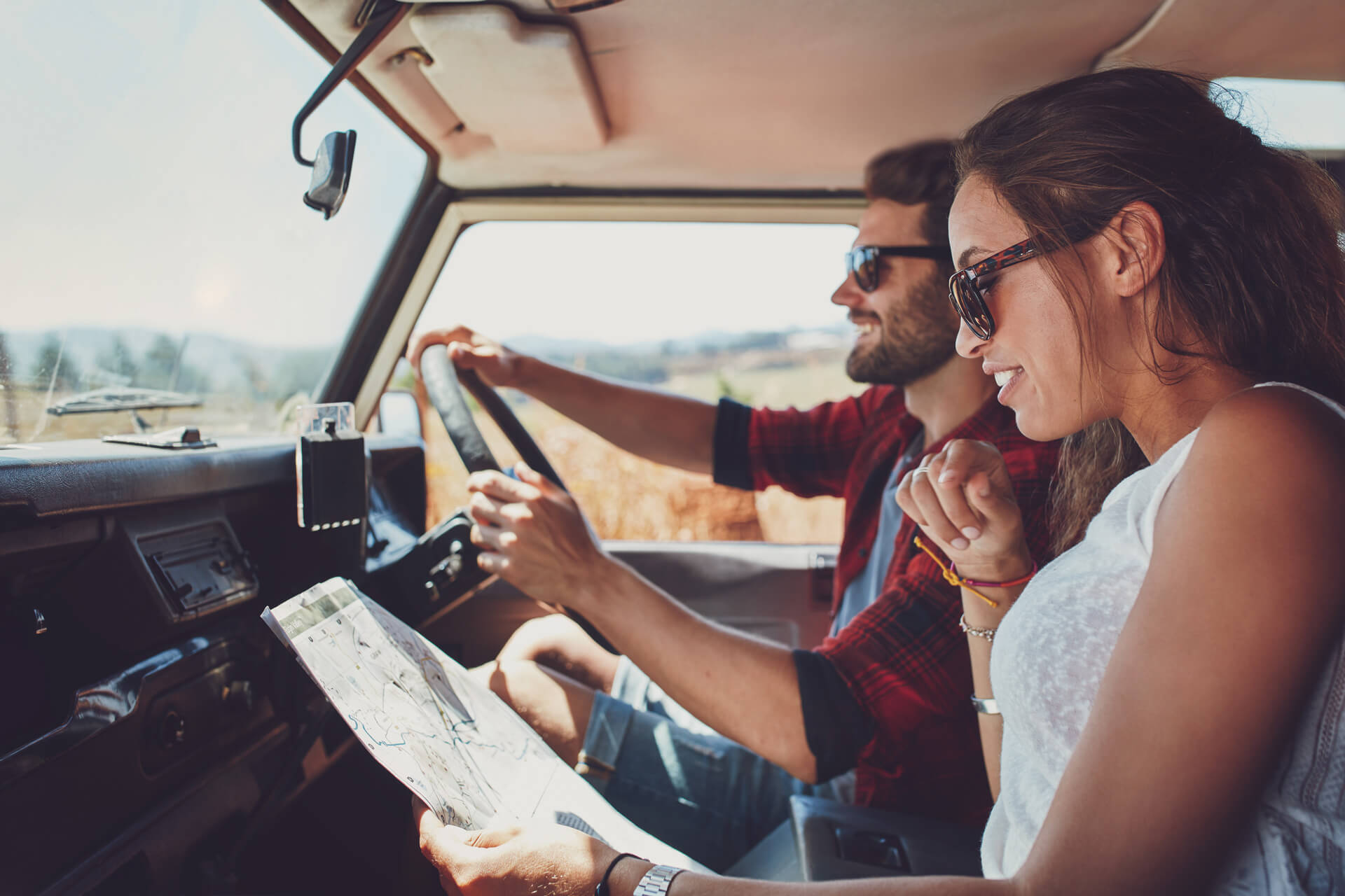 La radiación UV en el coche o en espacios interiores – cómo debe protegerse los ojos