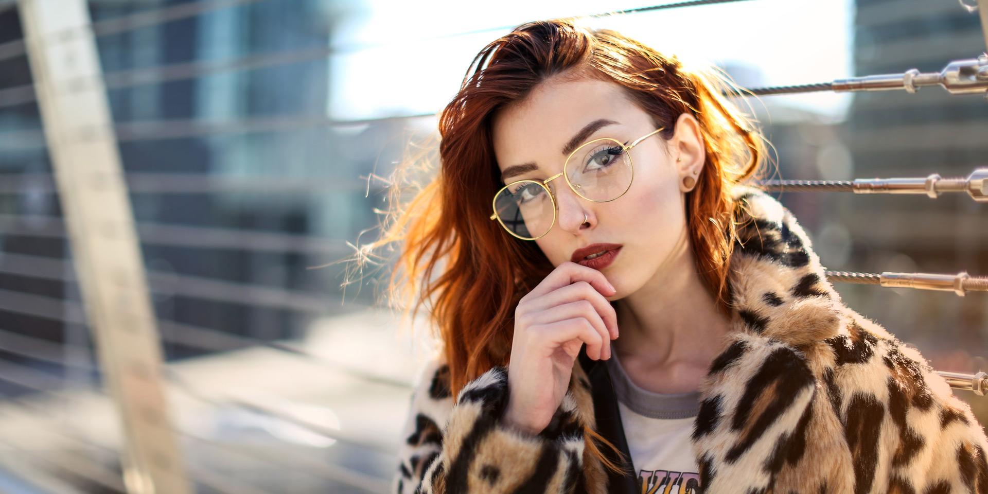 Modelos con gafas clearance