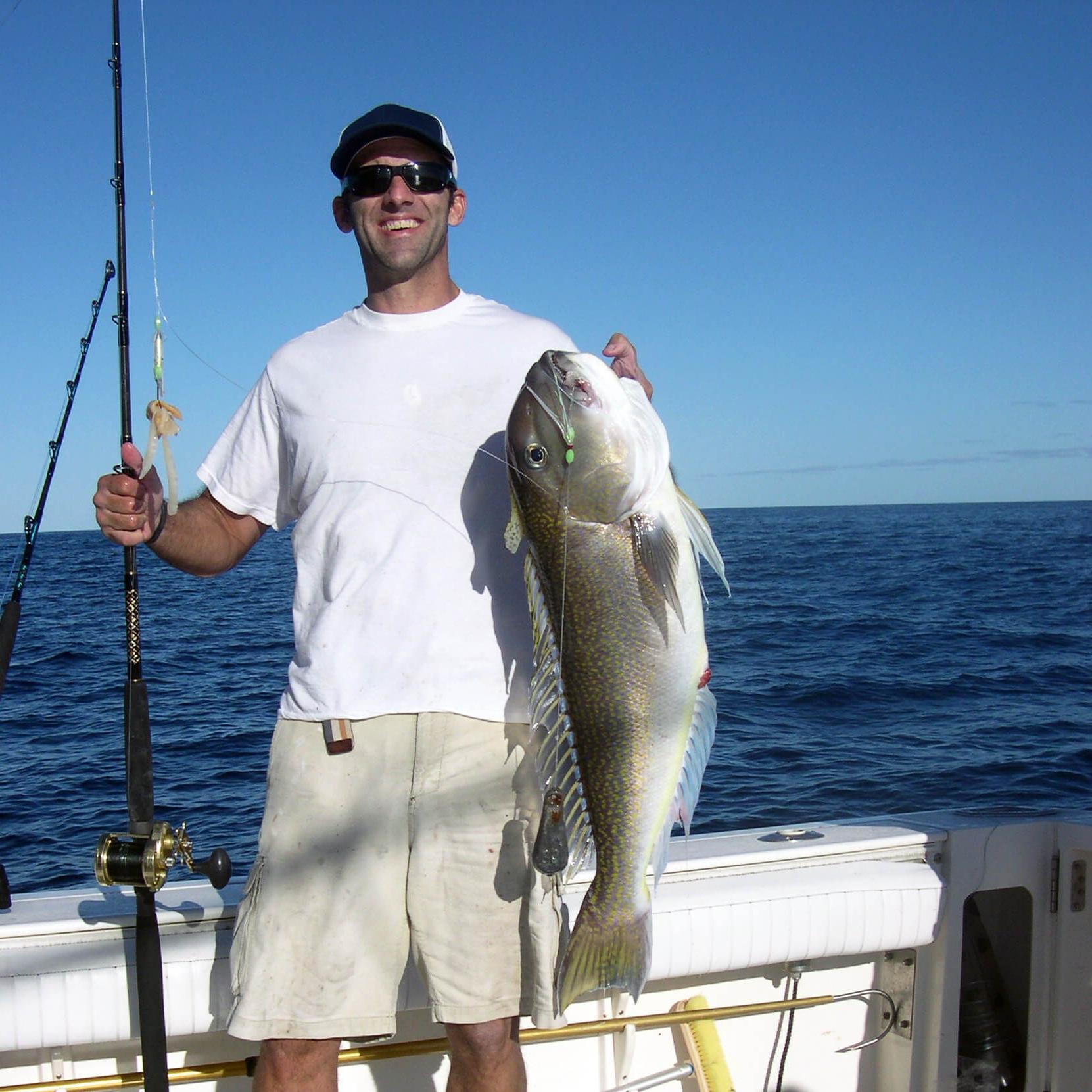 Disponer de unas gafas deportivas polarizadas es esencial no solo para la práctica de la pesca de altura, también para navegar hacia los bancos de pesca y volver. 