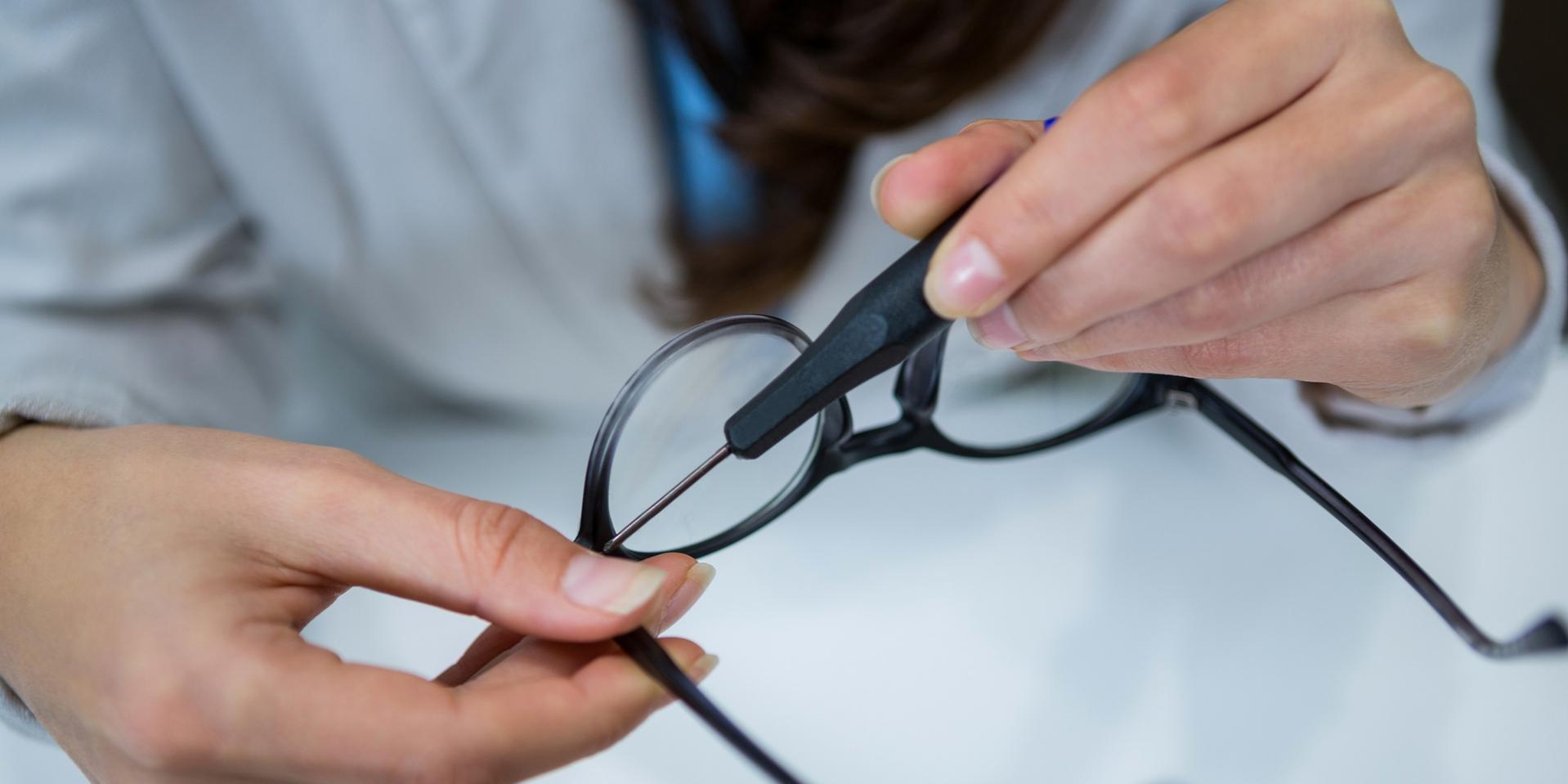 Lentes graduadas antiguas con una montura nueva