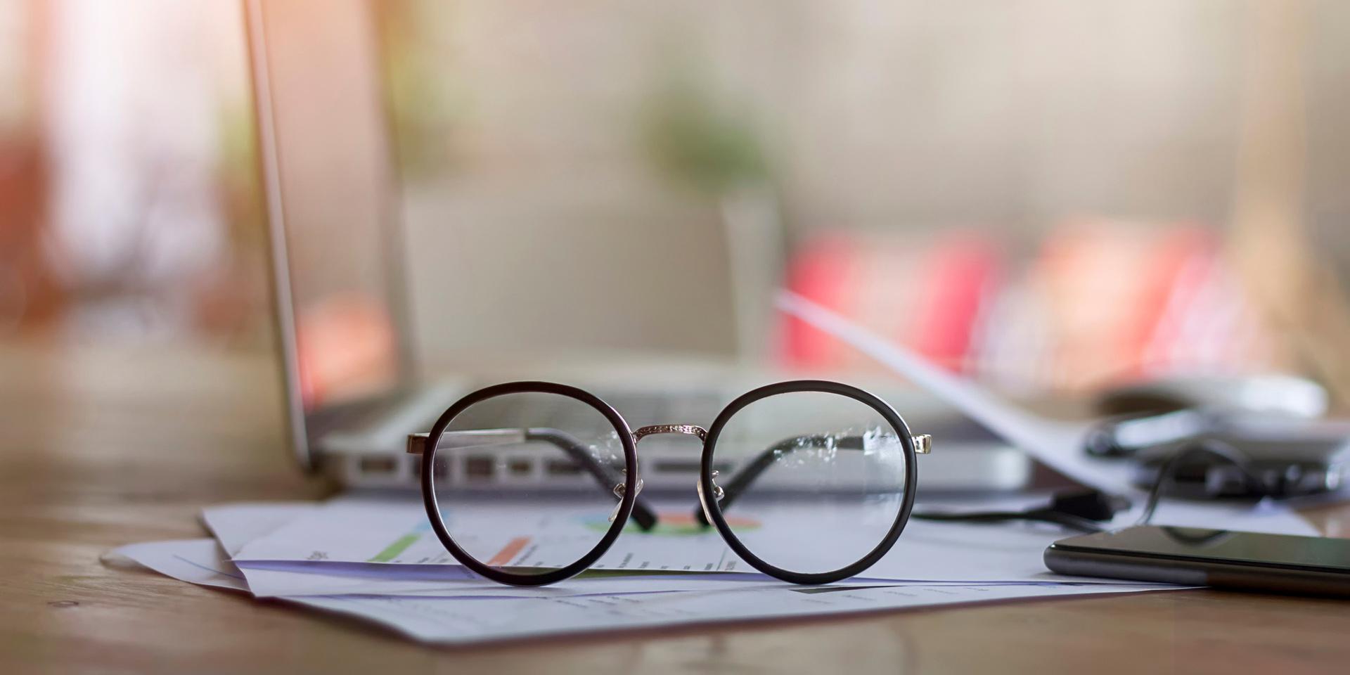 Gafas para directivos: lentes de alta calidad y monturas a medida para una visión cómoda