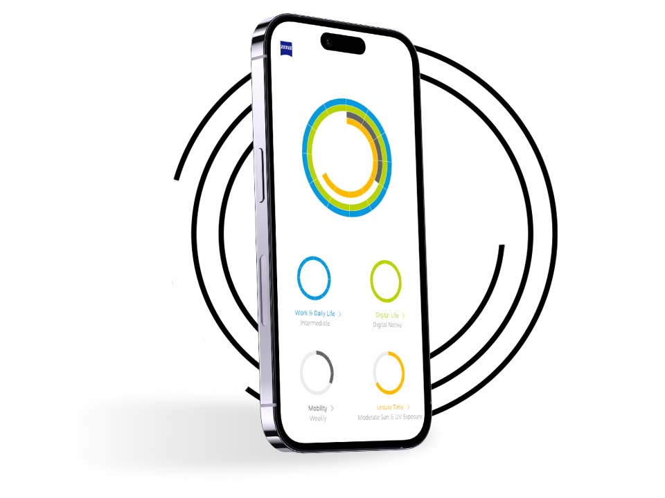 Un teléfono inteligente delante de anillos negros muestra el perfil de visión de un usuario de Mi perfil visual con anillos de distintos colores. 