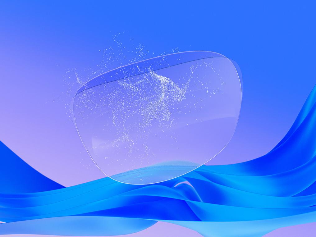 Representación 3D CGI de una lente transparente, sobre la que se aplica un protector antiestático, lo que demuestra su capacidad para repeler las partículas de polvo y mantener la superficie limpia.